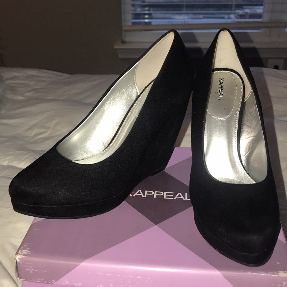 Black Wedges